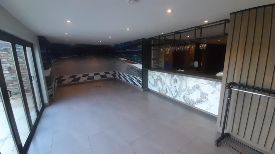 6 Bedroom Property for Sale in Birdwood Estate North West